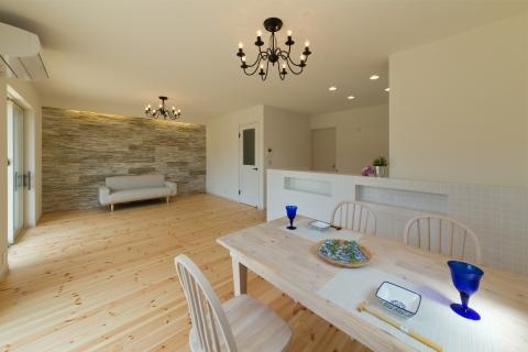 Living. In your favorite interior, You can enjoy your own cafe-style. 