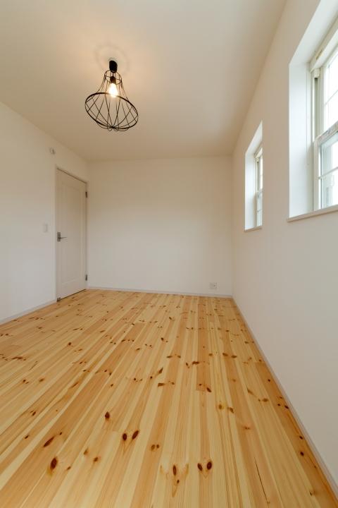 Non-living room. House wrapped in the warmth of solid pine. 