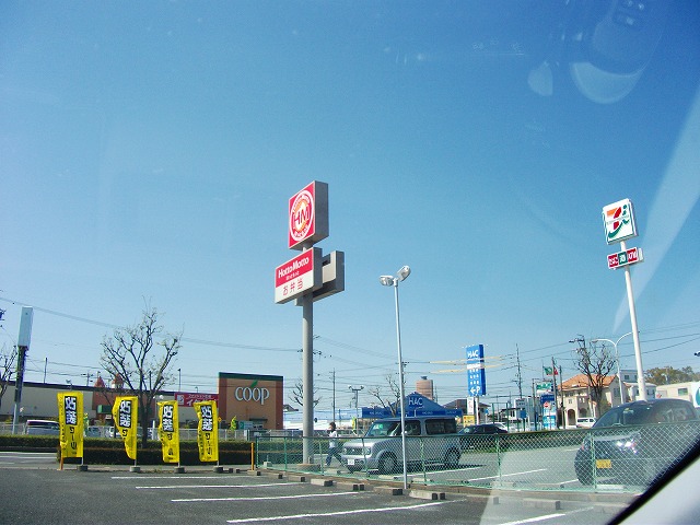 Convenience store. 210m to Seven-Eleven (convenience store)