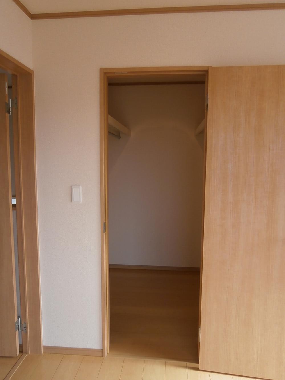 Receipt. The second floor east side of the walk-in closet of Western-style. (Local 2013 September 2 shooting)