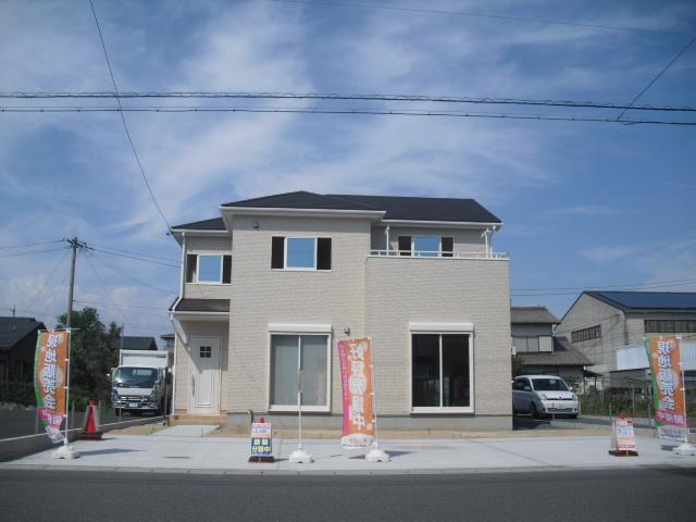 Local appearance photo. (Local September 22, 2013 shooting)