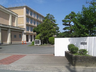 Primary school. Kawawa to elementary school (elementary school) 320m
