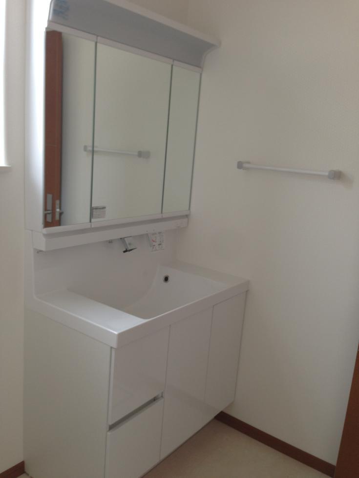 Wash basin, toilet. Washroom is a compact stylish counter. Care Ease integrally molded seamless. 