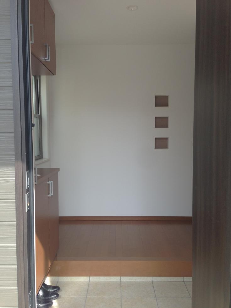 Entrance. Cabinet of built-in entrance hall. Photo ・ Decoration small items, Welcome you in a nice space (photo is seen from the entrance room)