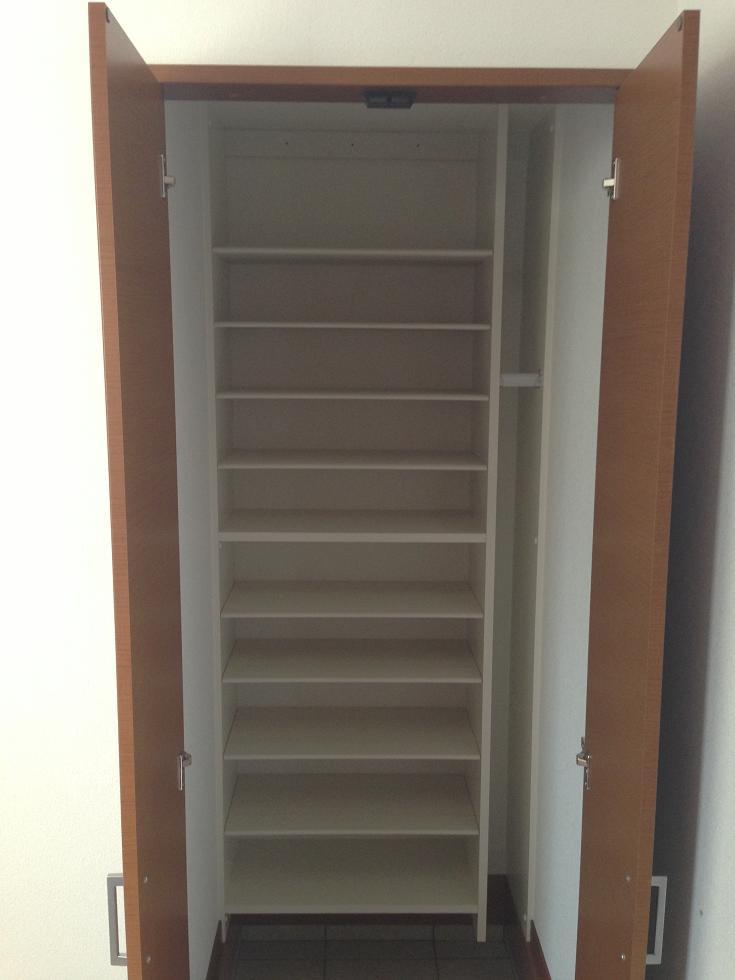 Receipt. Shoes cloak come in handy to be in the front door. Various applications, such as in addition to the outdoor goods storage of shoes. 