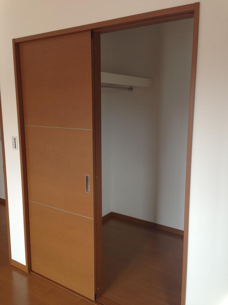 Receipt. The main bedroom effectively capable of accommodating walk-in closet and 2 servings of clothing to