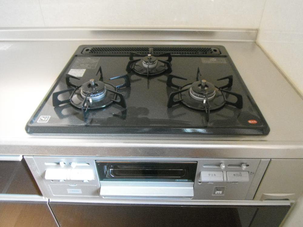 Same specifications photo (kitchen). 3-neck gas stove