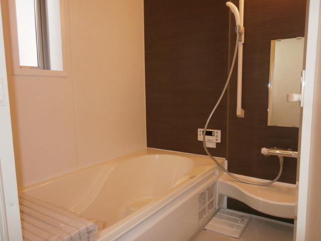 Same specifications photo (bathroom). System bus