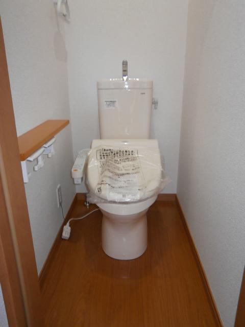 Toilet. 1st floor, Second floor bidet with toilet