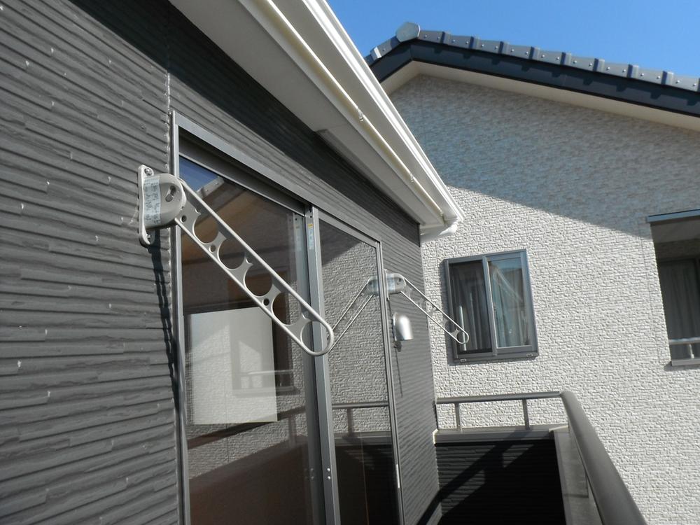 Balcony. (Completion is an image)