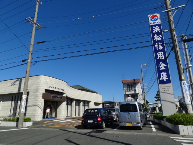 Bank. Hamamatsushin'yokinko Uriuchi 400m to the branch (Bank)