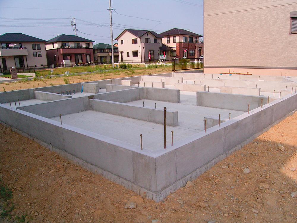 Construction ・ Construction method ・ specification. Among the basis normally constructed, Most strongly, It has adopted a high solid foundation stiffness. 