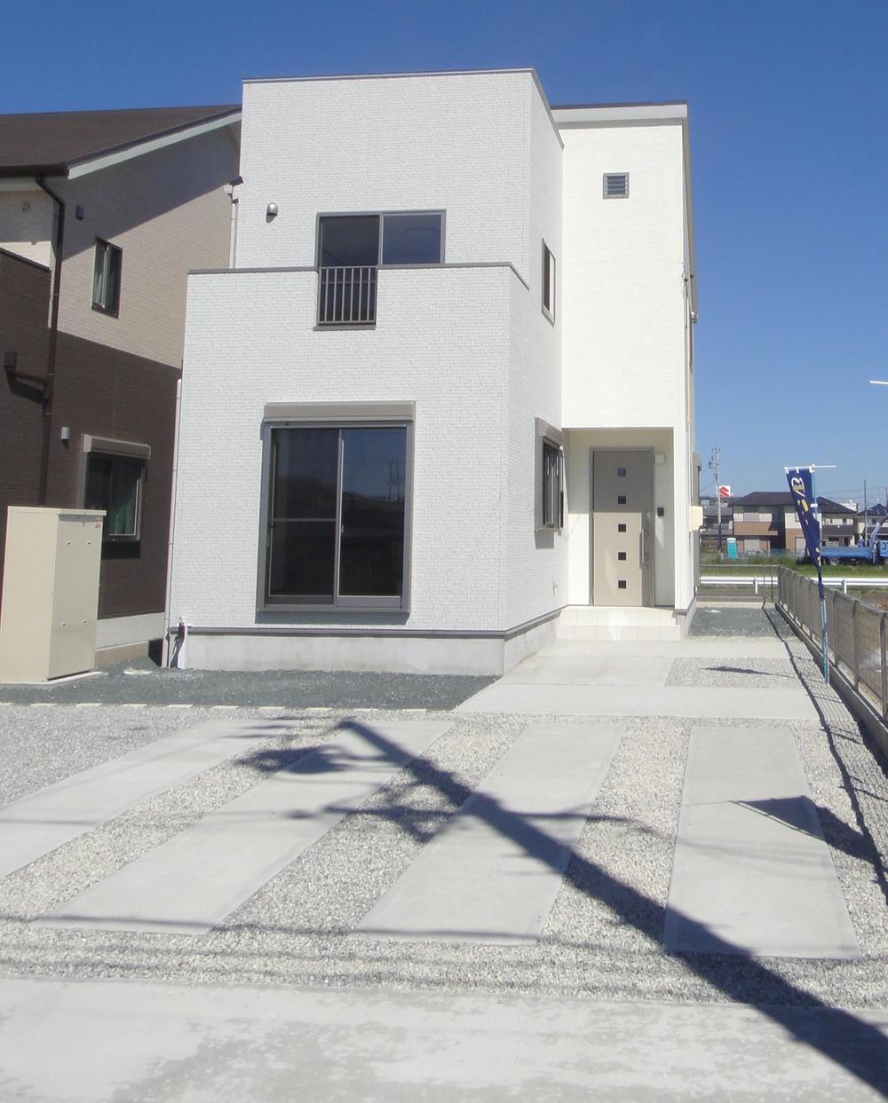 Local appearance photo. Local (10 May 2012) shooting