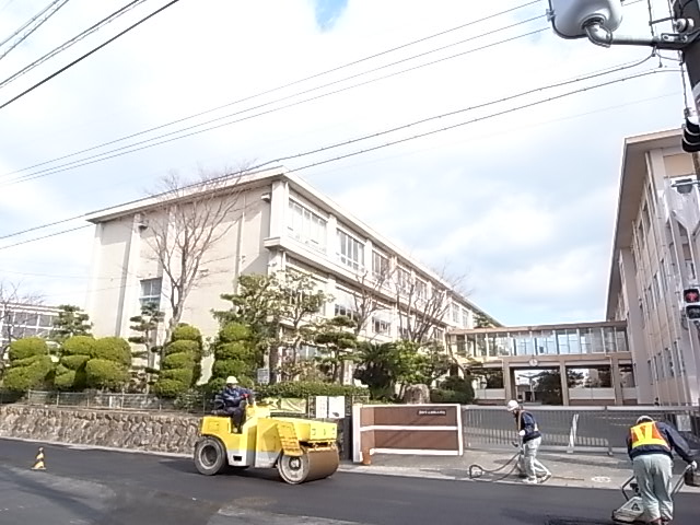 Primary school. 628m to Hamamatsu Tatsushiro aside elementary school (elementary school)