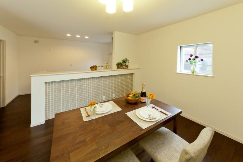 Kitchen. Momentum is also talk of the family face-to-face kitchen. 