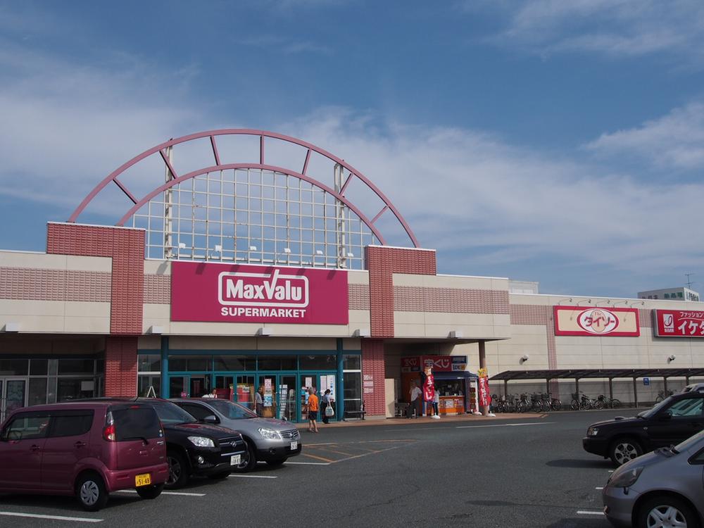 Supermarket. Until Makkusubaryu 2080m