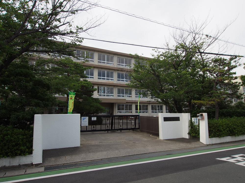 Primary school. Yoshikawa until elementary school 2090m