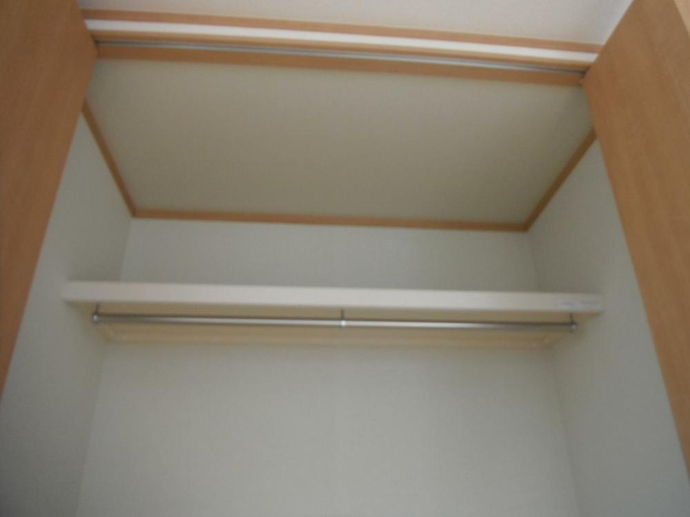 Receipt. Western-style interior of the storage (shelf ・ Named Pipes) <is a complete image>
