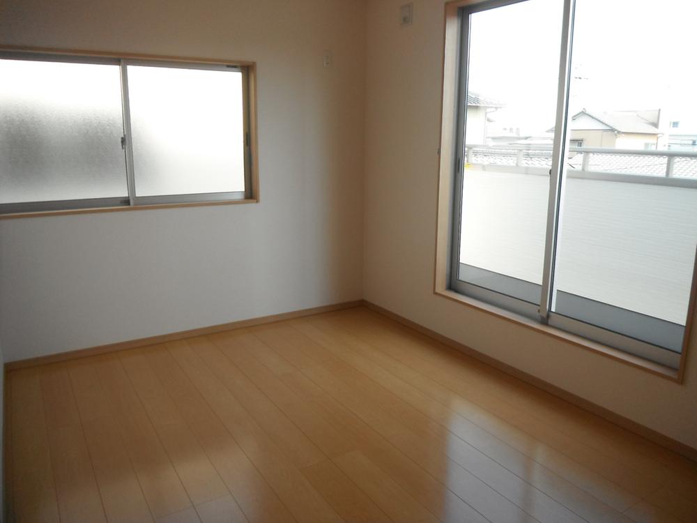 Non-living room. 2 Kaiyoshitsu (southeast side. )
