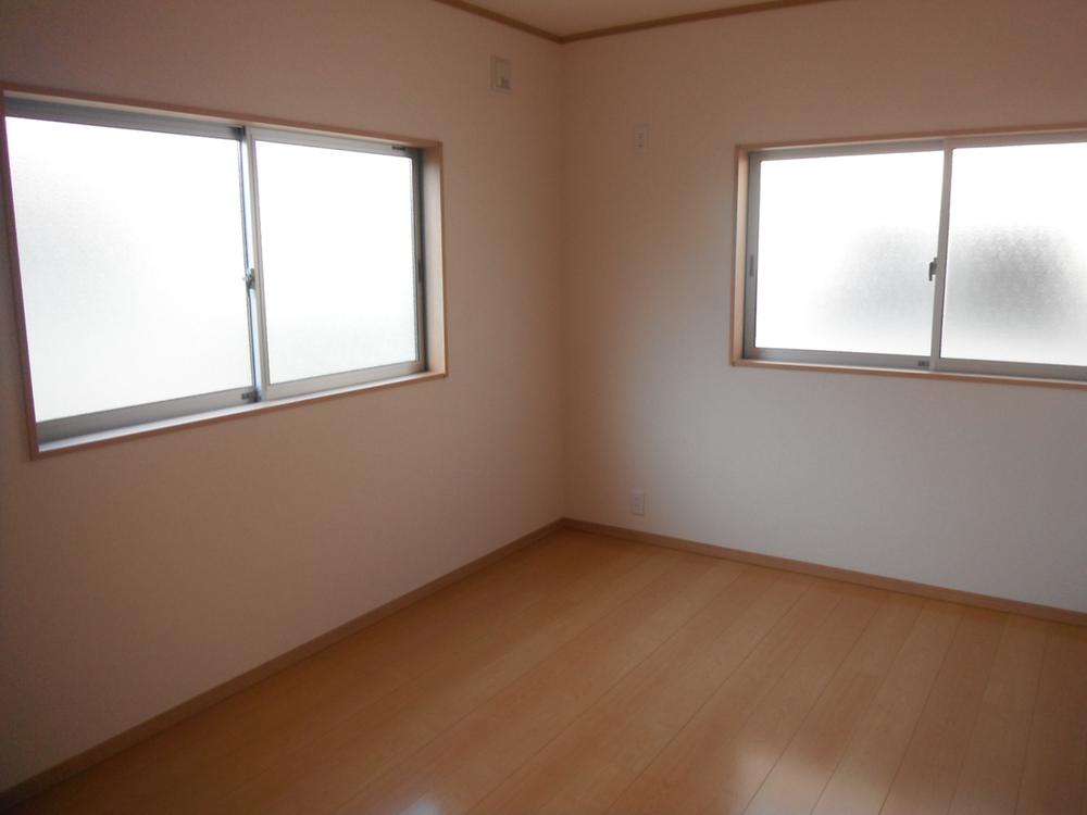 Non-living room. 2 Kaiyoshitsu (north-east side. )