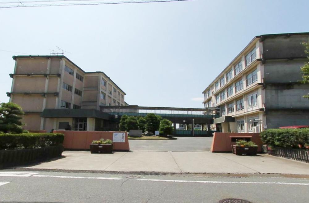 Primary school. 734m to Hamamatsu TatsuKaoru Kawakita Elementary School