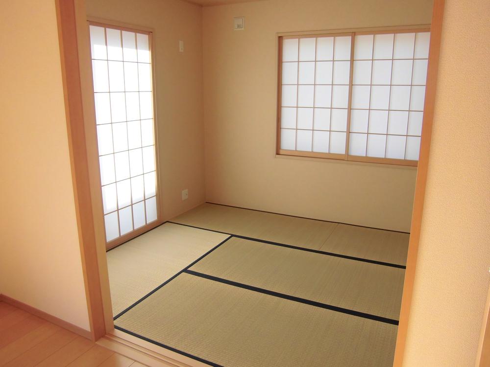Non-living room. Japanese-style room that is a living and Tsuzukiai. Or in the drawing room, It is okay to or to the location of the children's nap. 
