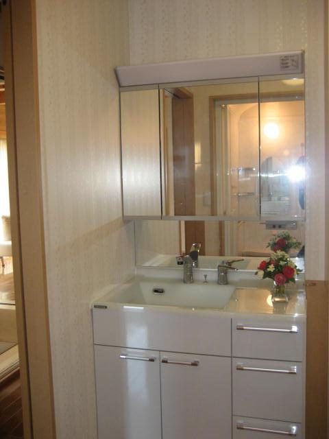 Wash basin, toilet. First floor wash basin (there is also a second floor)