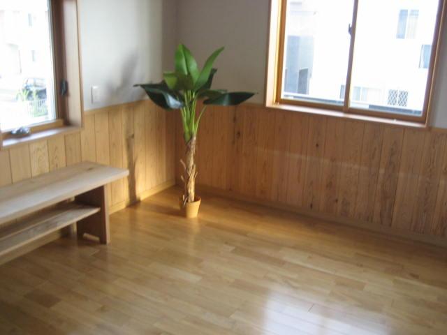Non-living room. 2 Kaikyoshitsu (room was calm with a wainscot on the wall)