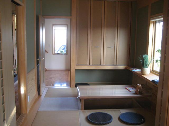 Non-living room. First floor Japanese-style room, Drawing room that connects the entrance and living