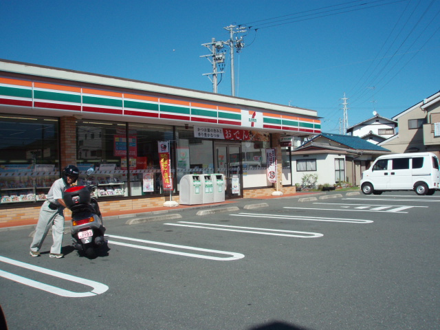 Convenience store. Seven-Eleven Hamamatsu Nakajima 3-chome up (convenience store) 387m