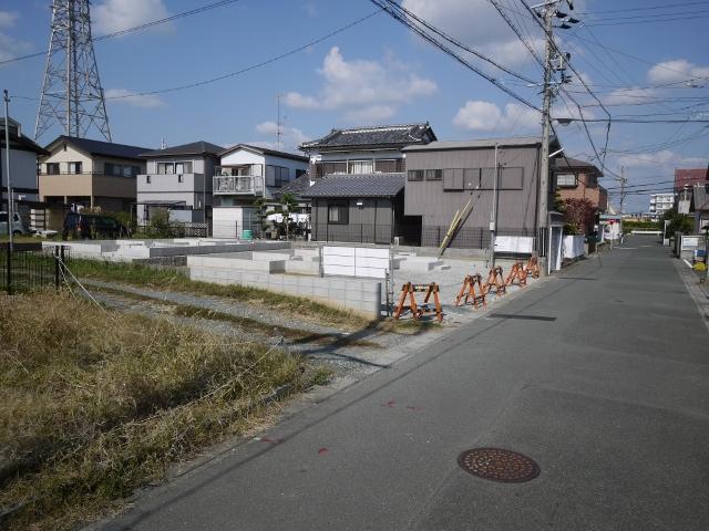 Local photos, including front road. Local (10 May 2013) Shooting