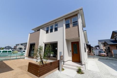 Local appearance photo. Contemporary appearance