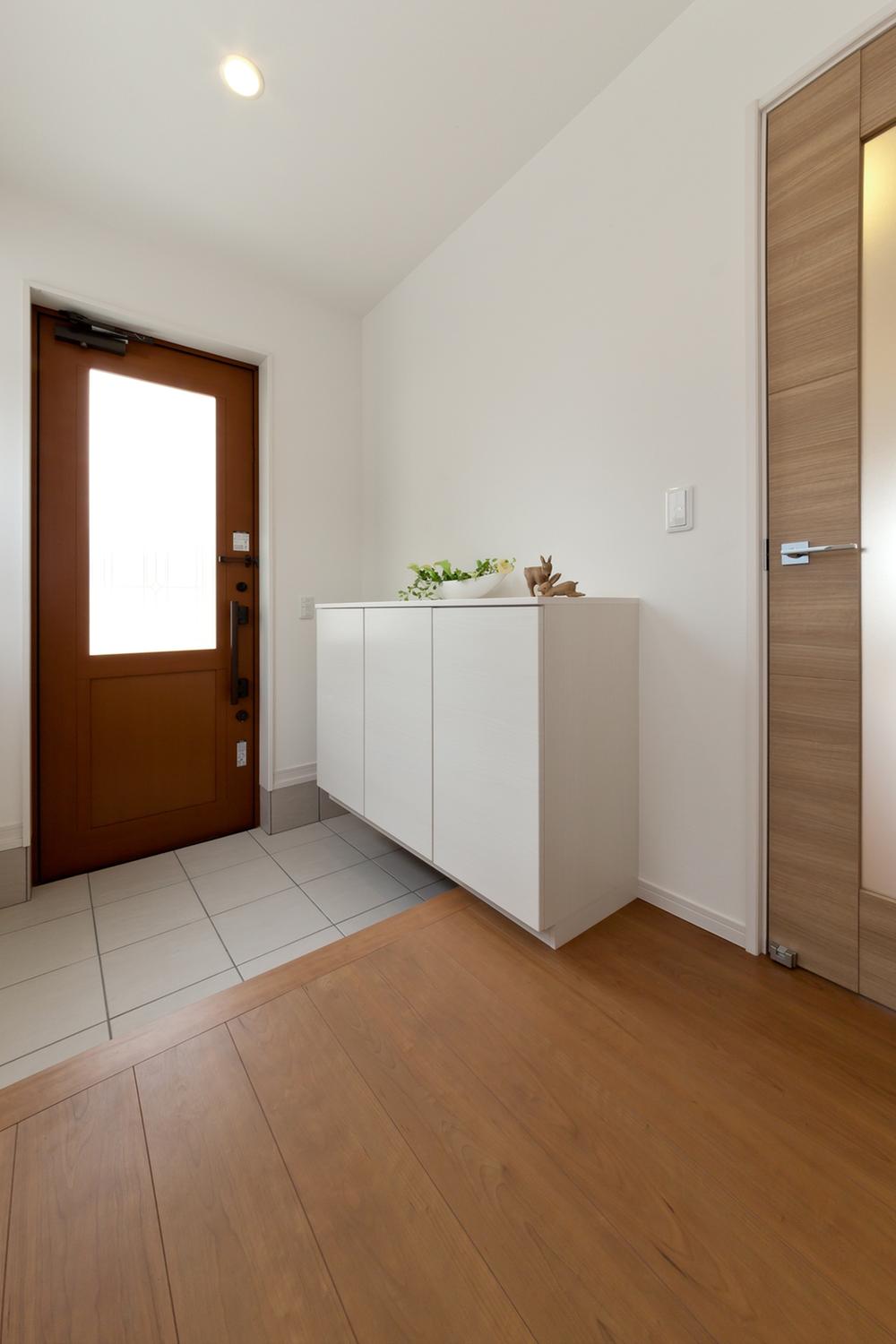 Entrance. South-facing bright entrance. 