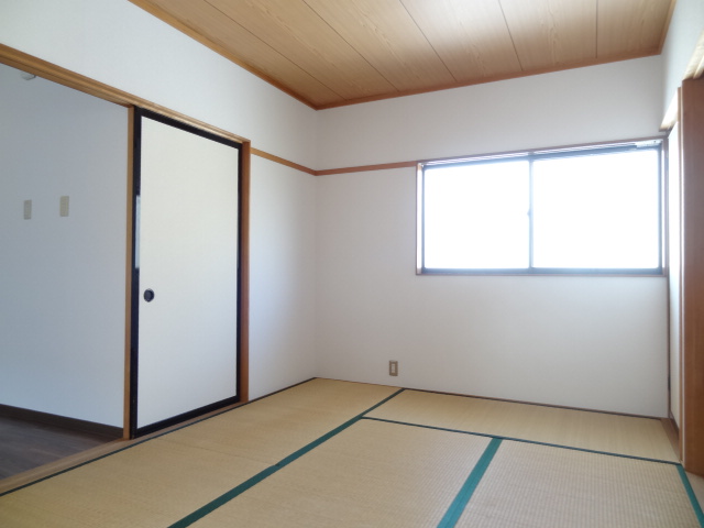 Living and room. Japanese-style room 6 tatami