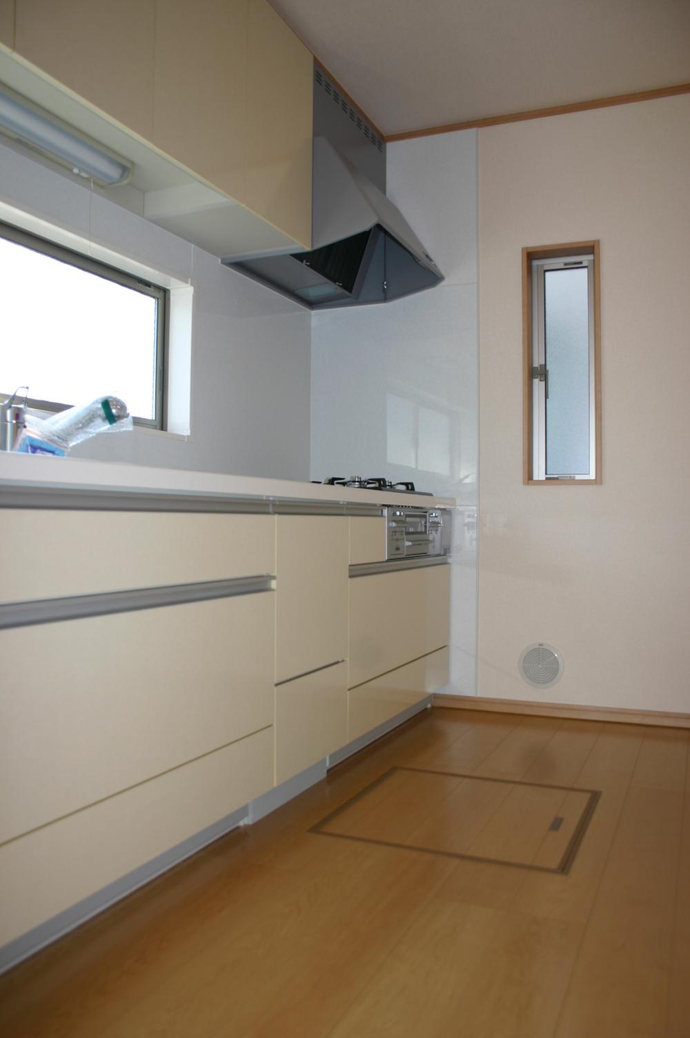 Kitchen. Indoor (11 May 2013) Shooting