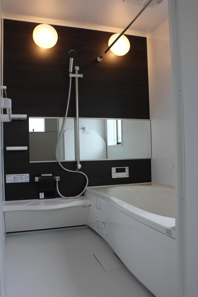 Bathroom. Bathroom spacious size in 1 pyeong type. It is with ventilation dryer. 