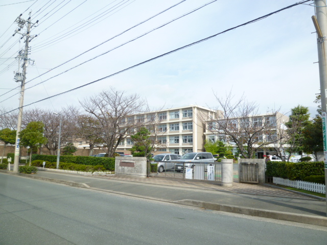 Primary school. 425m Aoi until the hill elementary school (elementary school)
