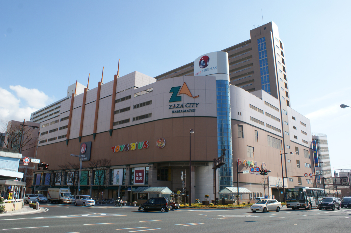 Shopping centre. Zaza City Hamamatsu Central Library until the (shopping center) 746m