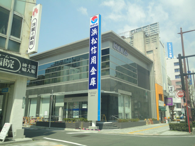 Bank. 481m until Hamamatsushin'yokinko Tenma-cho Branch (Bank)
