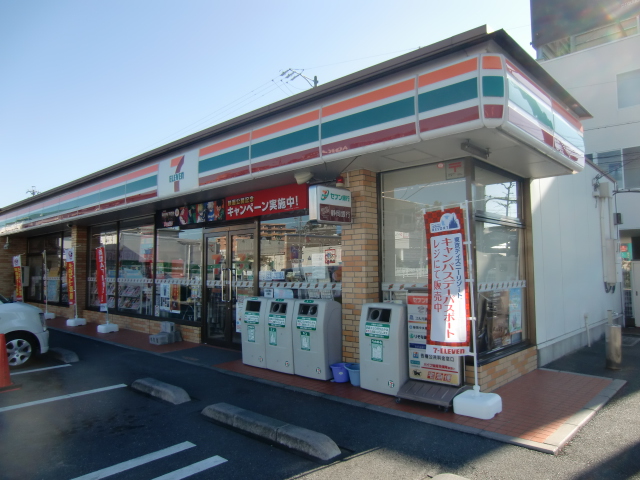 Convenience store. Seven-Eleven Hamamatsu Shijimizuka 4-chome up (convenience store) 684m