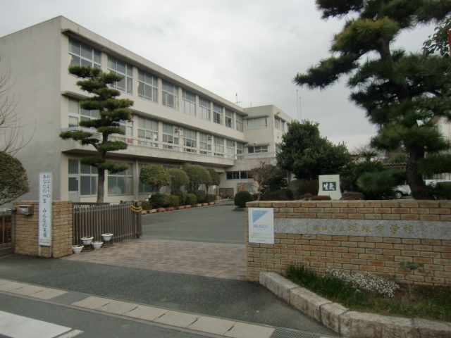 Junior high school. 277m to the Hamamatsu Municipal Shijimizuka junior high school (junior high school)