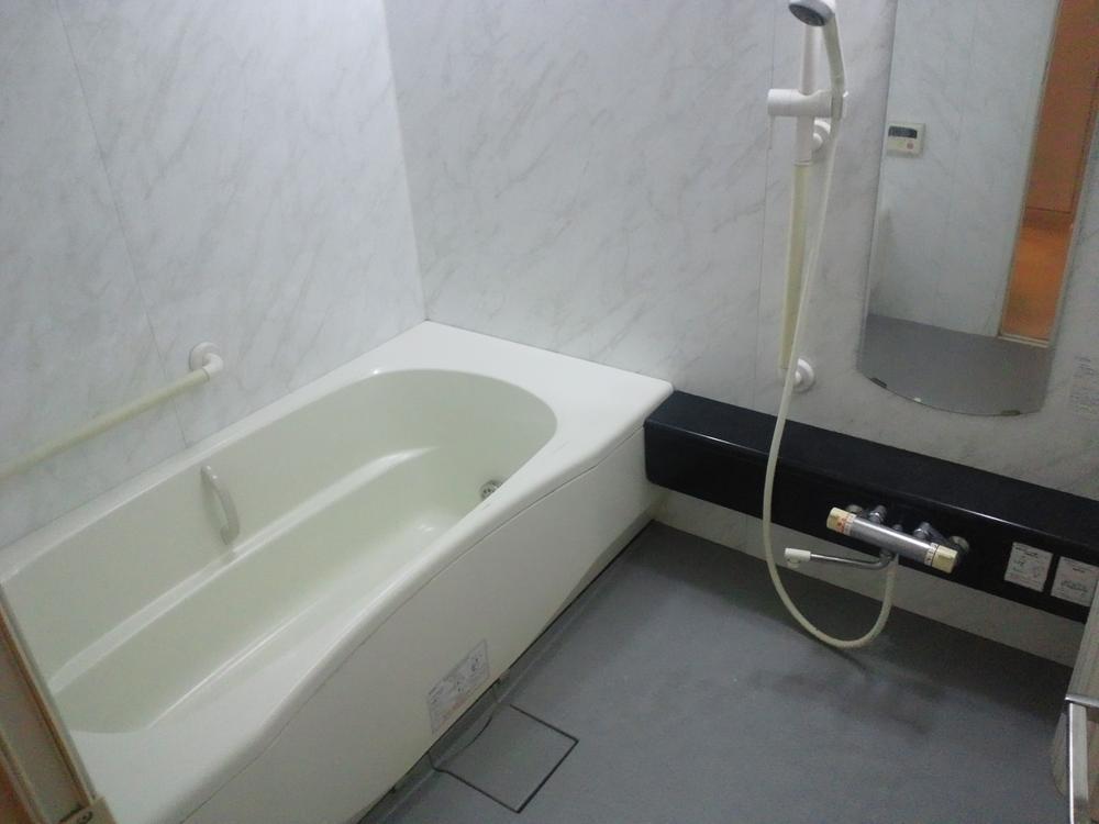 Bathroom. 1620 type