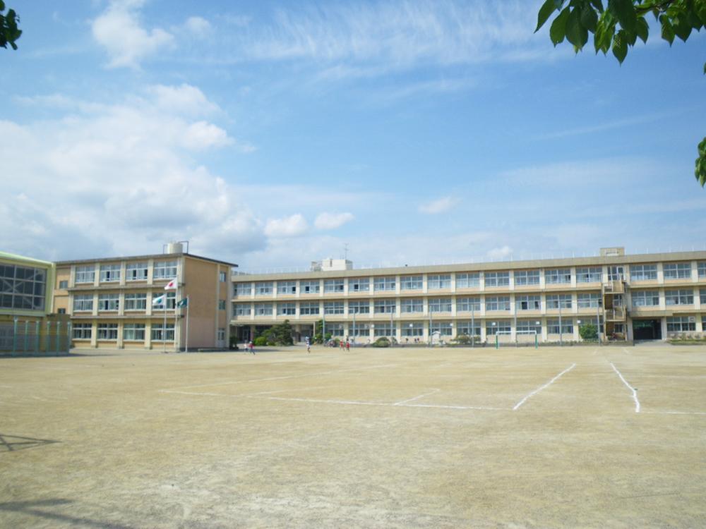 Primary school. 447m to the Hamamatsu Municipal Hagioka Elementary School