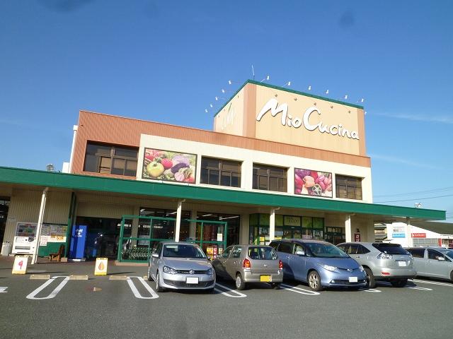 Supermarket. Coop 450m to Shizuoka (super)