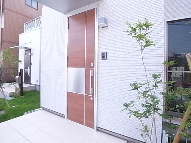 Entrance. Local (July 2013) Shooting