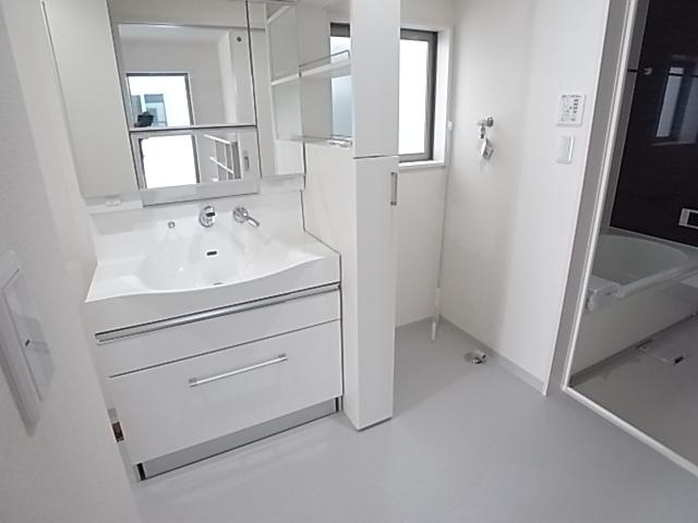 Wash basin, toilet. Indoor (July 2013) Shooting