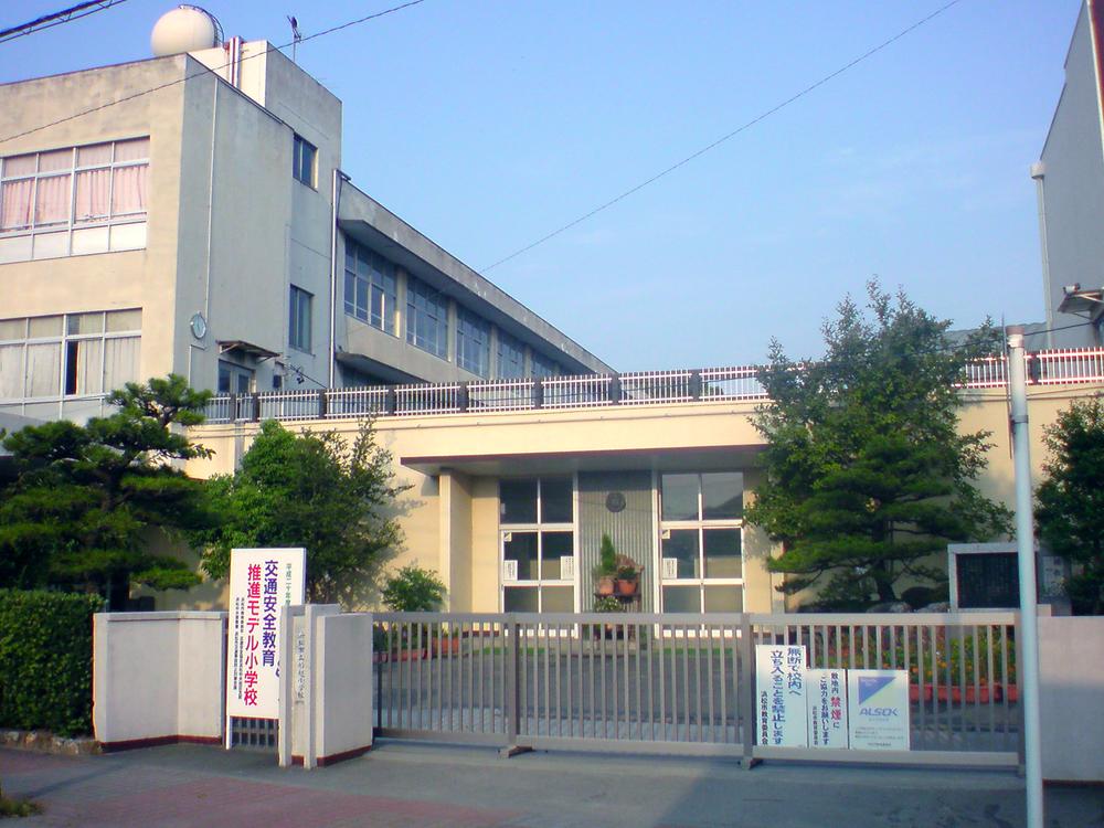 Primary school. 682m to the Hamamatsu Municipal Funakoshi Elementary School