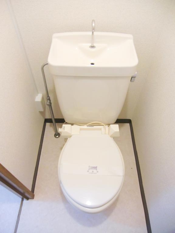 Toilet. Heating toilet seat with