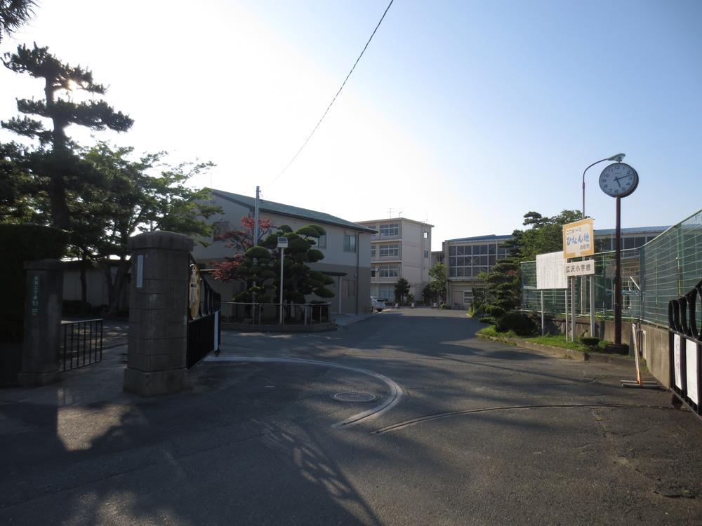 Primary school. 1341m to the Hamamatsu Municipal Hirosawa Elementary School