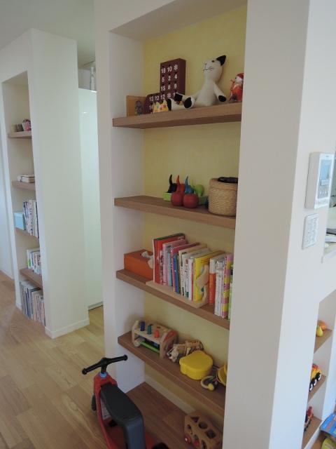 Kitchen. Wall shelf as a bookcase, As cabinet, You can use it in the fashionable (^^)